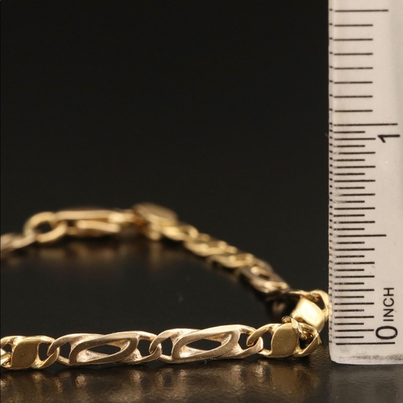 18kt Fancy Figaro Chain Bracelet - Picture 2 of 8